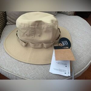 NWT North Face Hat: Tan, Wide Brim, Chin Strap, Logo, 40+UPF Sun Protect, L/XL